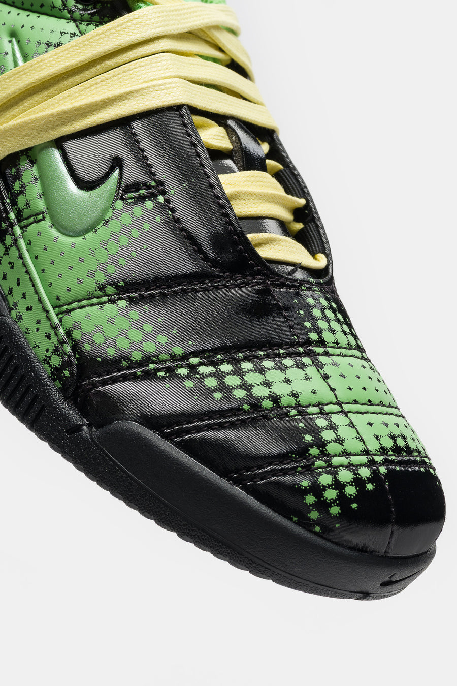 Nike Total90 Shox Magia Sneaker in Black/Spinach Green/Yellow Diamond - Notre