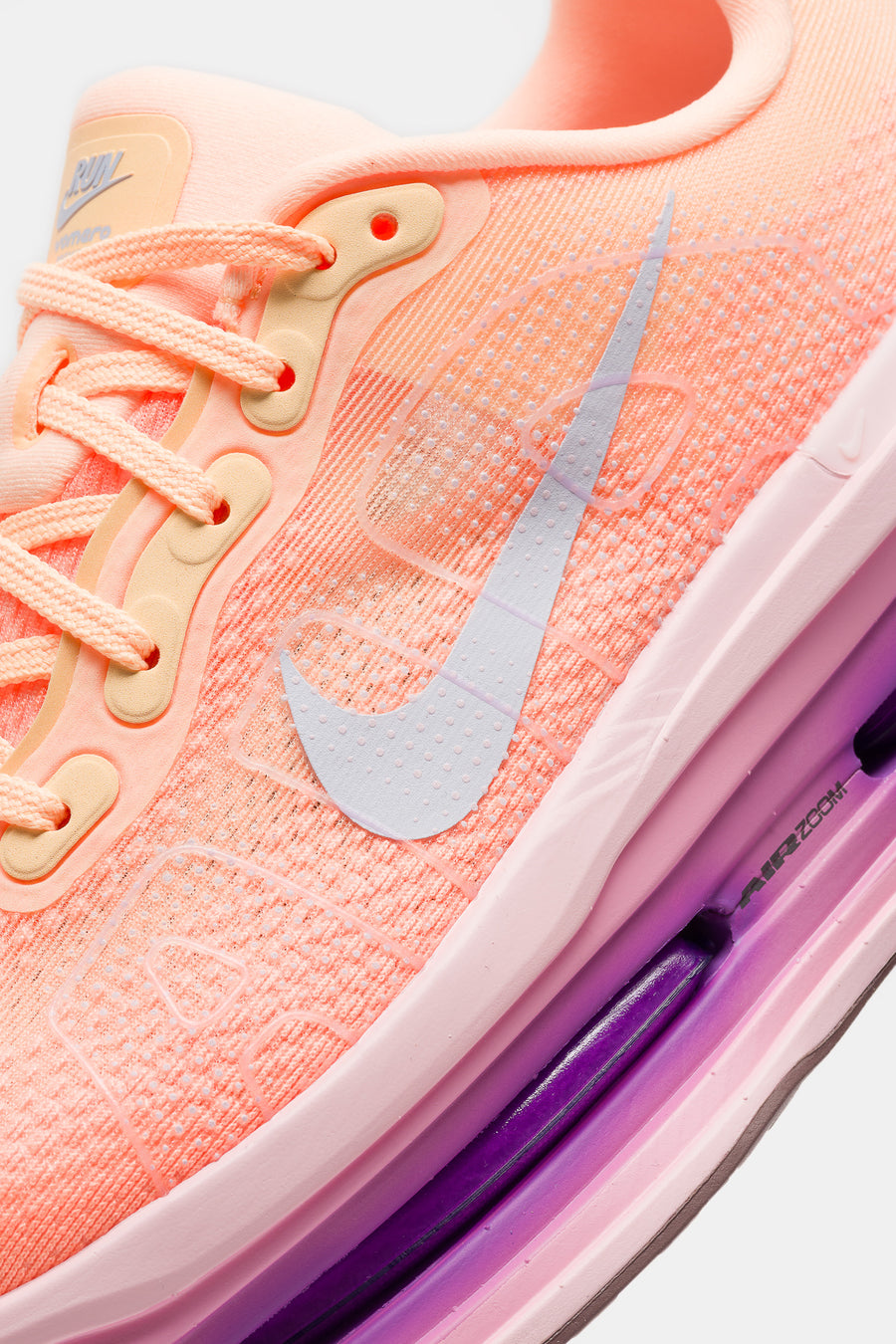 Nike Vomero Premium Sneaker in Tangerine Tint/Tattoo/Bright Crimson - Notre