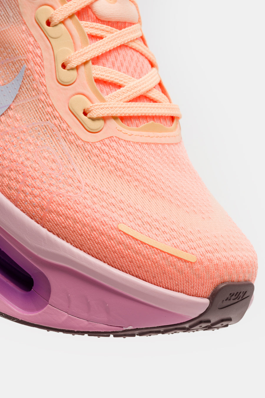 Nike Vomero Premium Sneaker in Tangerine Tint/Tattoo/Bright Crimson - Notre