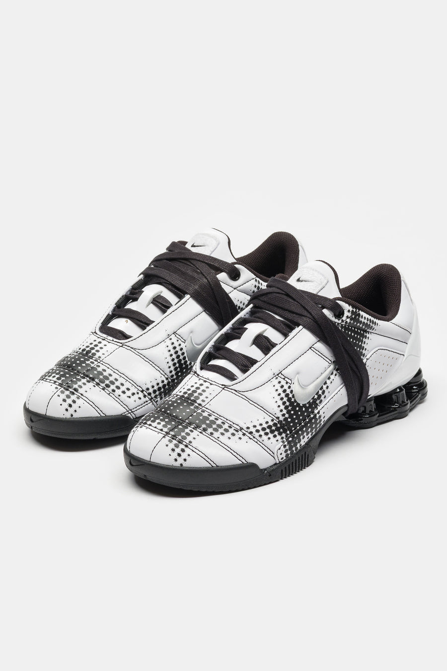 Nike Total90 Shox Magia Sneaker in White/Metallic Silver/Black - Notre