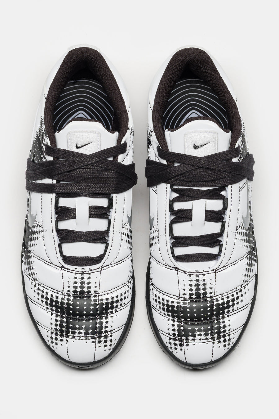 Nike Total90 Shox Magia Sneaker in White/Metallic Silver/Black - Notre