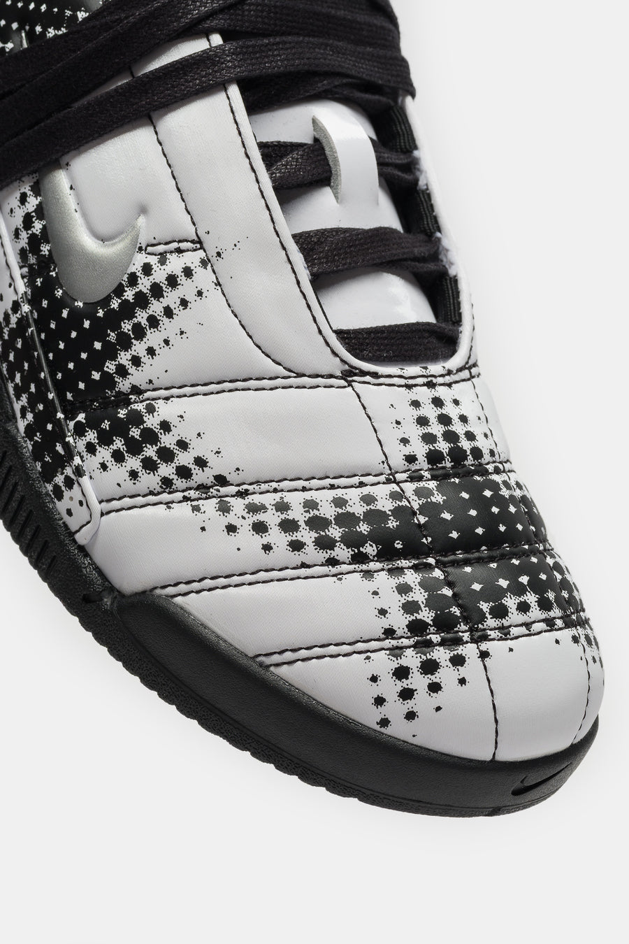 Nike Total90 Shox Magia Sneaker in White/Metallic Silver/Black - Notre