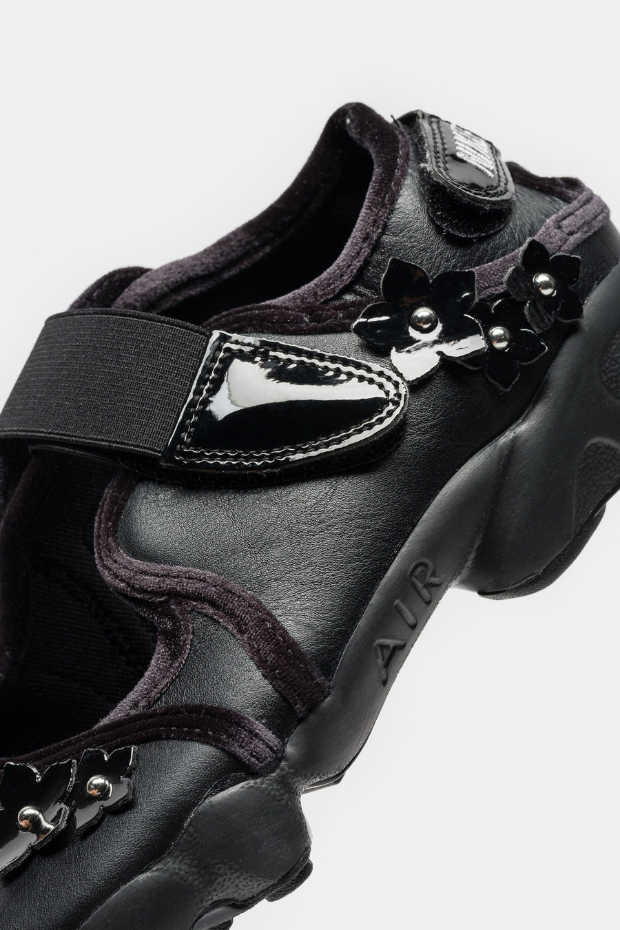 Nike Air Rift Flrt in Black/Metallic Silver - Notre