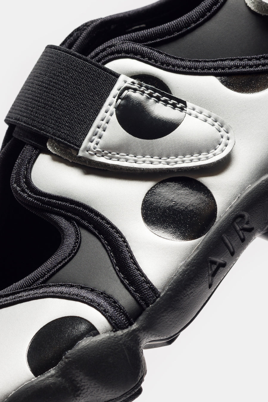 Nike Air Rift Sneaker in Black/Black/Metallic Silver - Notre