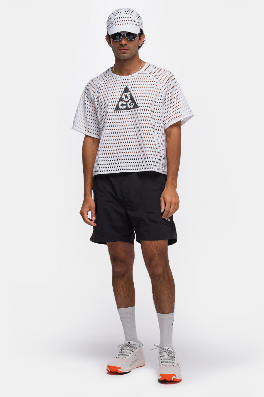 Nike ACG Radical AirFlow Short-Sleeve Trail Running Top in White/Anthracite - Notre