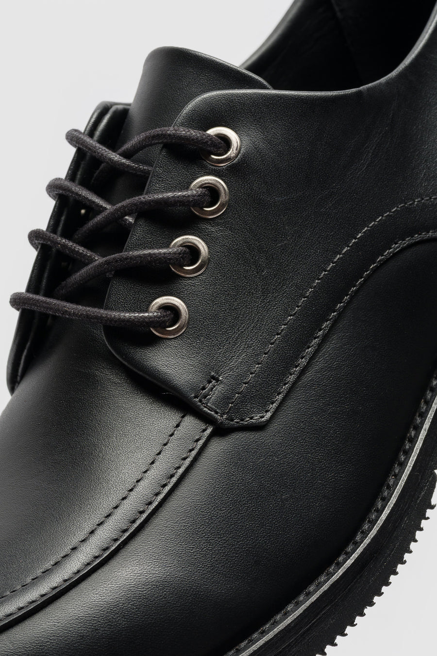 Paracia Old Buster Moc Toe Shoe in Calfskin Black - Notre