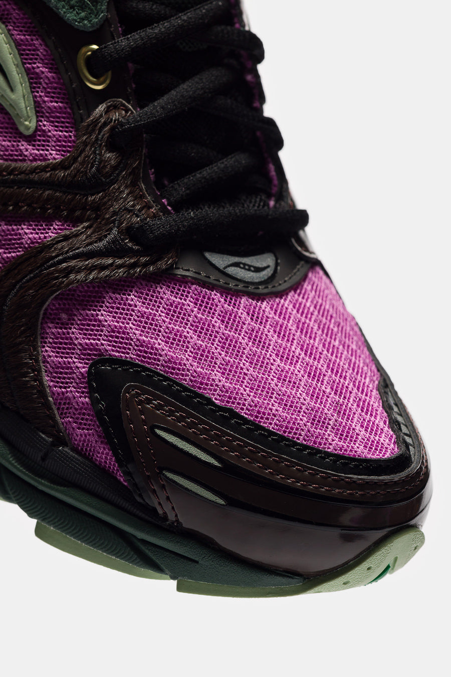 Saucony Jae Tips ProGrid Triumph 4 Sneaker in Violet/Earth - Notre