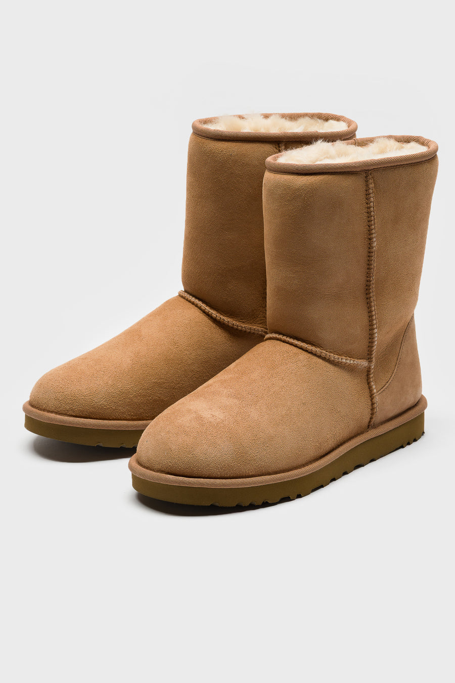 UGG Classic Short in Chestnut - Notre