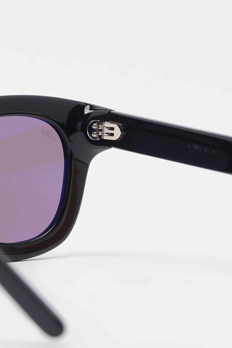 Akila Apollo Sunglasses in Black - Notre
