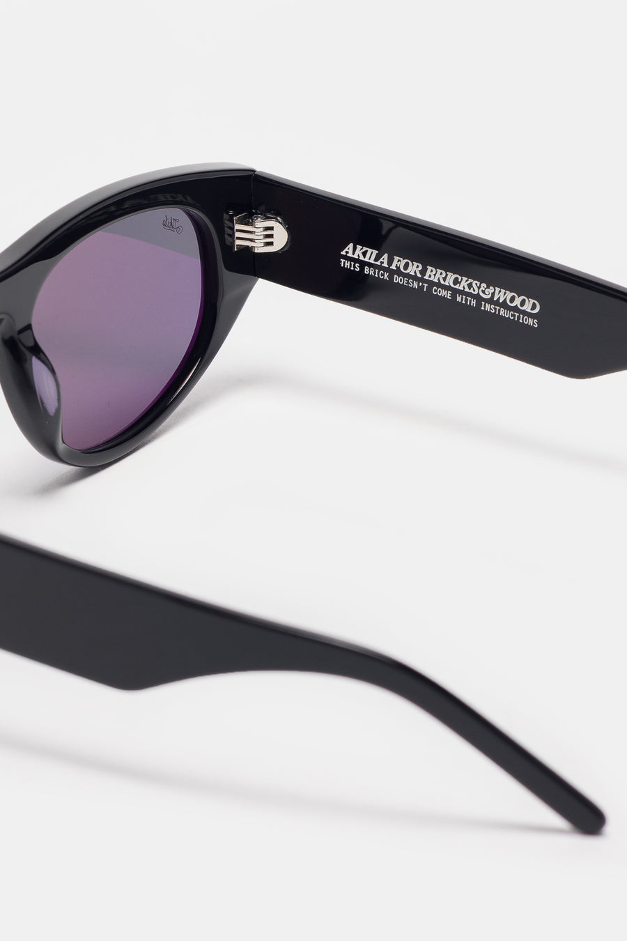 Akila Bricks & Wood Halldale Sunglasses in Black - Notre
