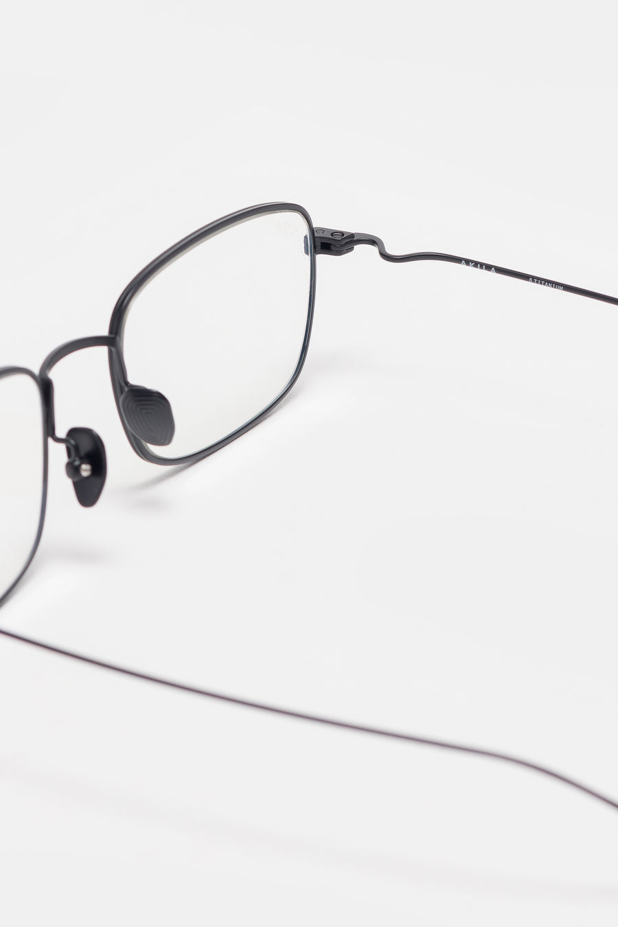 Akila Grace Glasses in Matte Black - Notre
