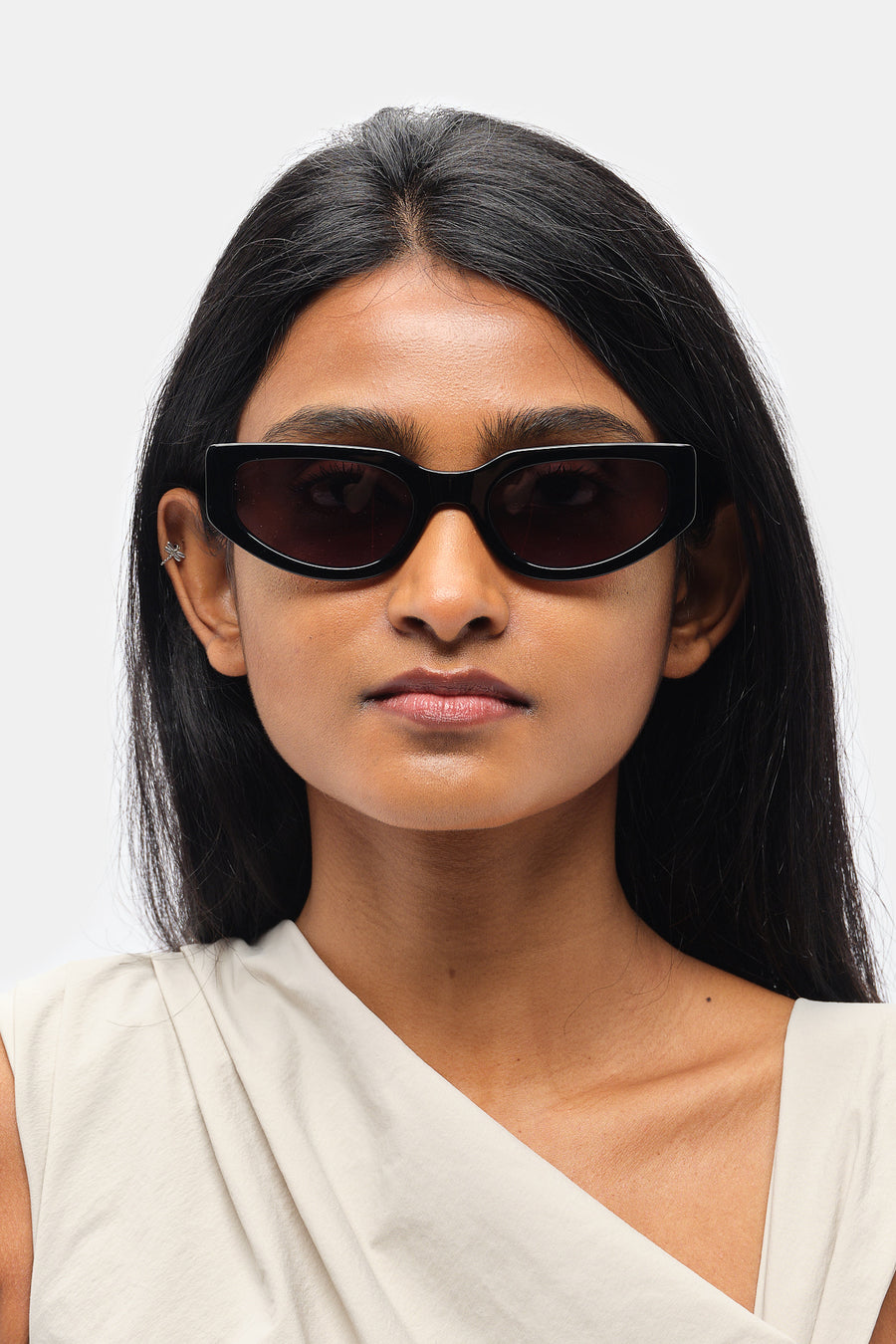 Akila Outsider Sunglasses in Black - Notre
