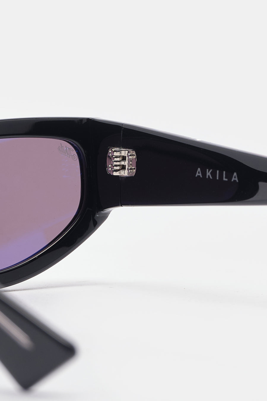 Akila Outsider Sunglasses in Black - Notre