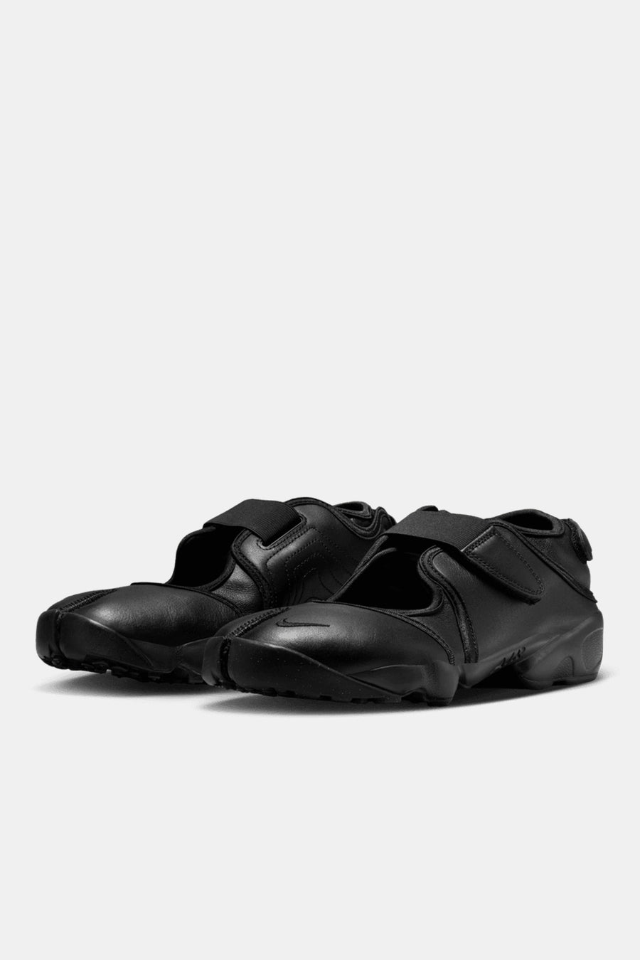 Nike Air Rift Sneaker in Black/Black - Notre